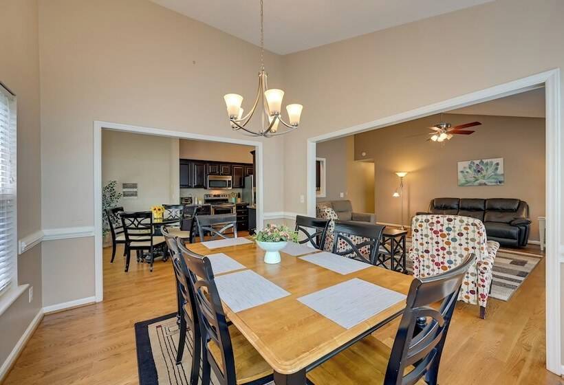 Family Home W/ Pool ~ 11 Mi To Greensboro