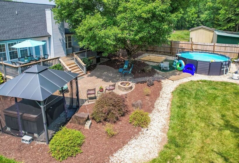 Family Home W/ Pool ~ 11 Mi To Greensboro