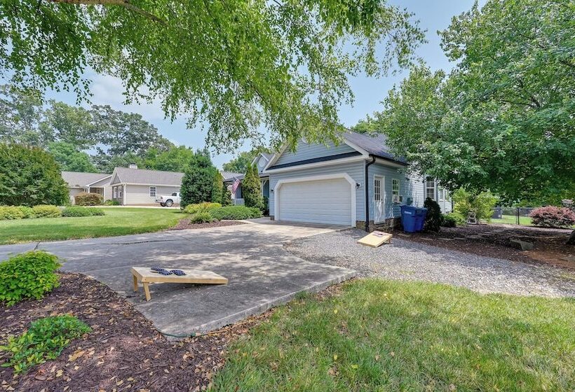 Family Home W/ Pool ~ 11 Mi To Greensboro