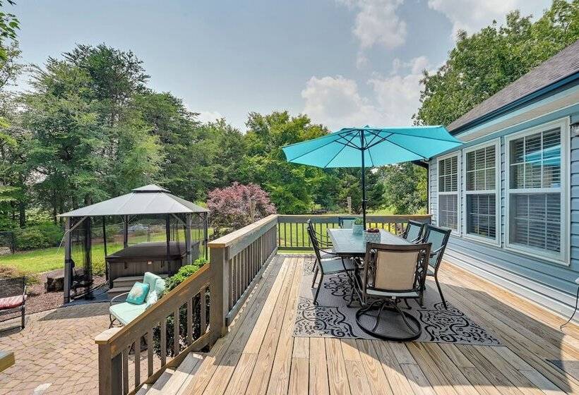 Family Home W/ Pool ~ 11 Mi To Greensboro