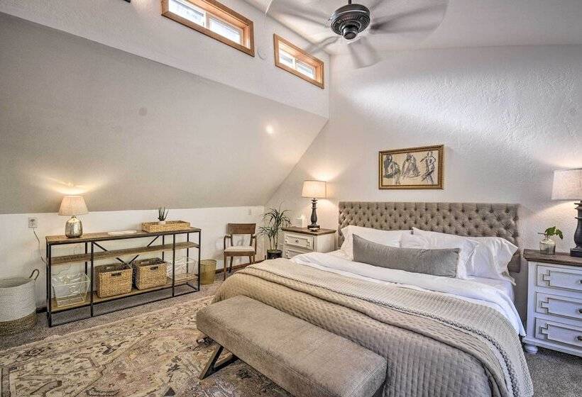 100 Year Old Farmhouse W/ Hot Tub On 5 Acres!