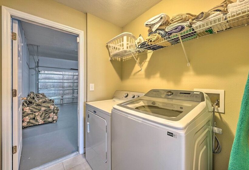 Spacious Family Home W/ Spa In Davenport!