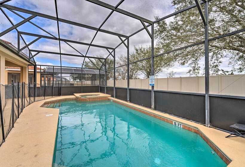 Spacious Family Home W/ Spa In Davenport!