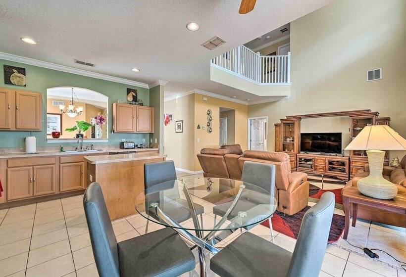 Spacious Family Home W/ Spa In Davenport!