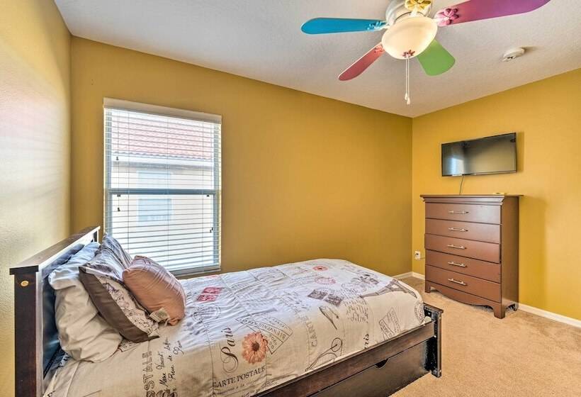 Spacious Family Home W/ Spa In Davenport!