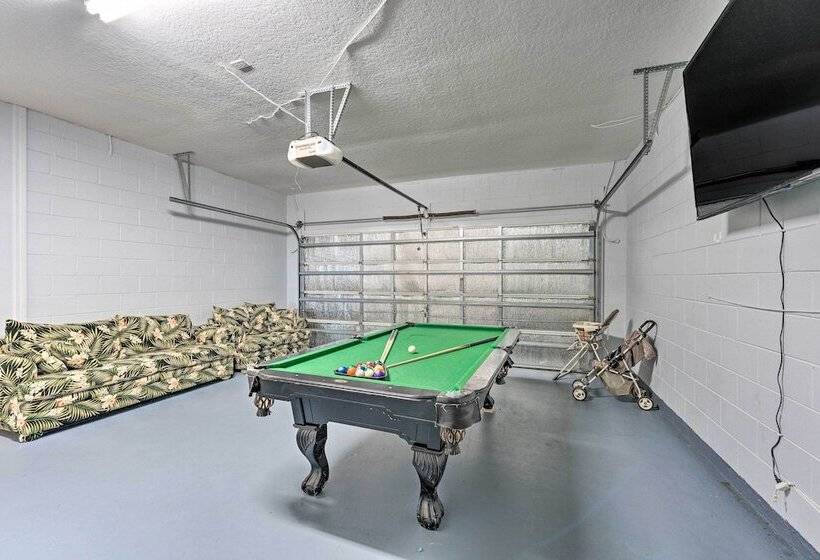 Spacious Family Home W/ Spa In Davenport!