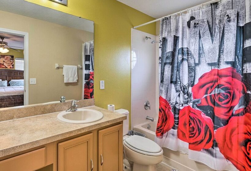 Spacious Family Home W/ Spa In Davenport!