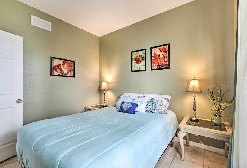 Spacious Family Home W/ Spa In Davenport!