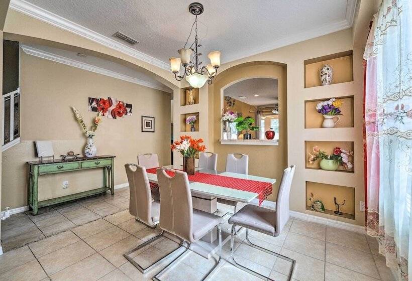 Spacious Family Home W/ Spa In Davenport!