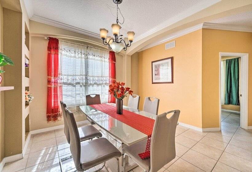 Spacious Family Home W/ Spa In Davenport!