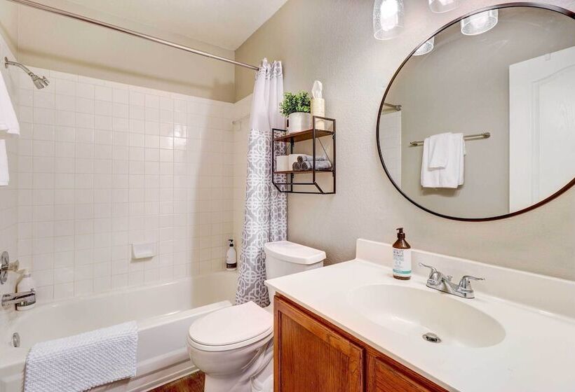 Airy Georgetown Home W/ Fire Pit!