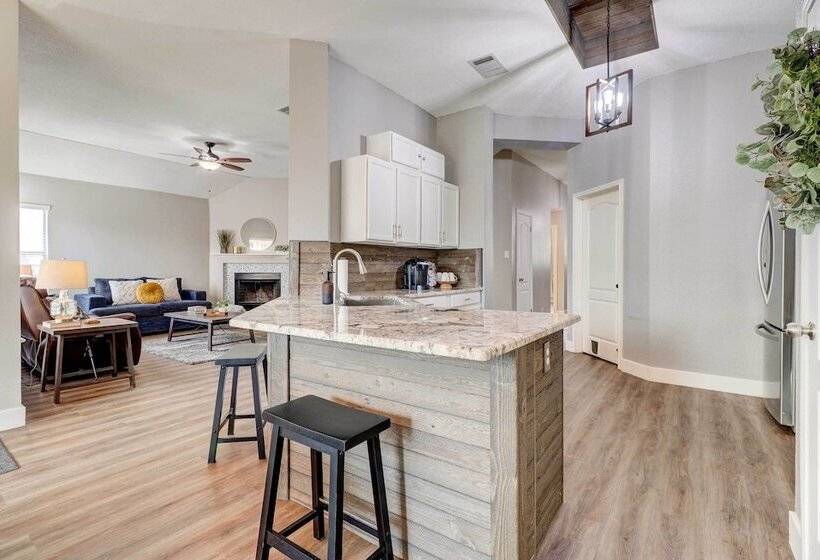 Airy Georgetown Home W/ Fire Pit!