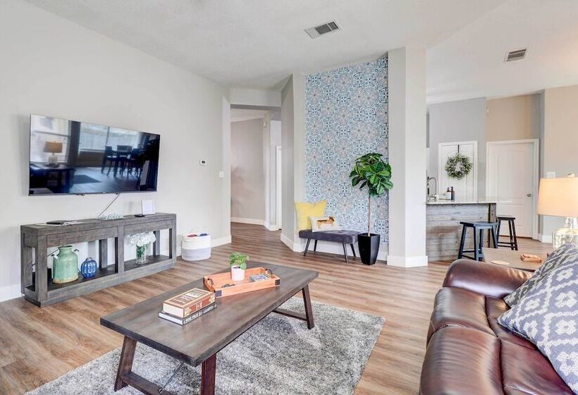Airy Georgetown Home W/ Fire Pit!