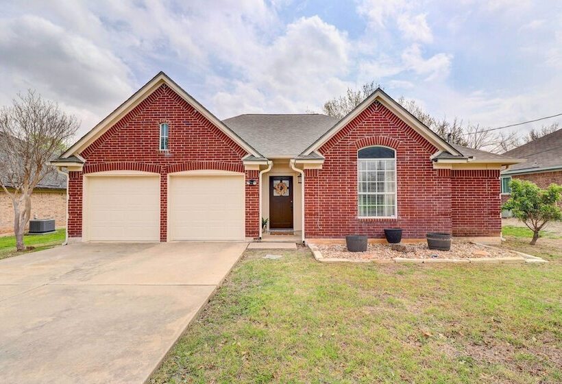 Airy Georgetown Home W/ Fire Pit!