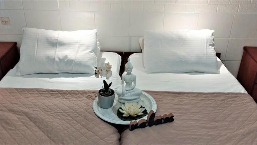 הוסטל Eleni Apartments Sant George Beach