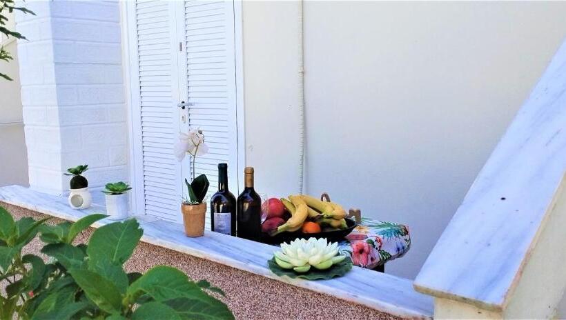 旅馆 Eleni Apartments Sant George Beach