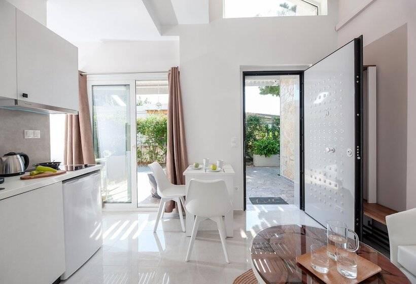 Alekos Luxury Suites Free 24h Transportation From   To Airport