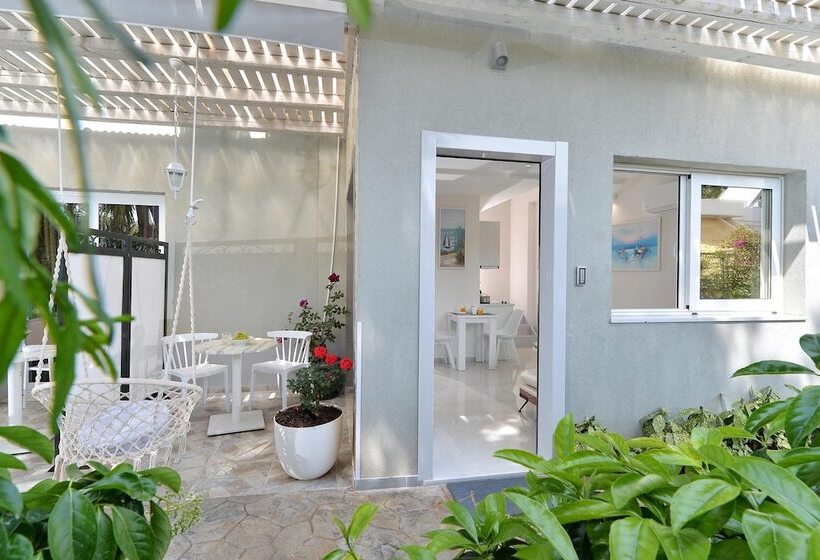 Alekos Luxury Suites Free 24h Transportation From   To Airport