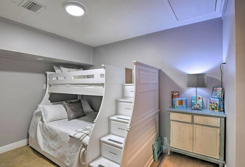 Amenitypacked Sunrise Home W/ Outdoor Pool!