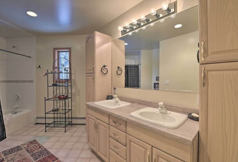 Spacious Angel Fire Cabin < 4 Miles To Resort!