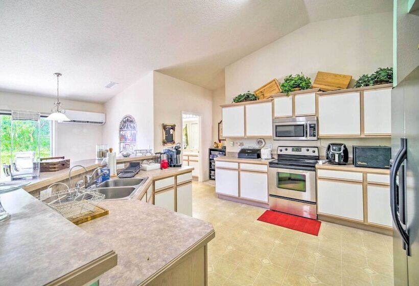 Banzai Palm Bay  Home Near Parks & Beaches!