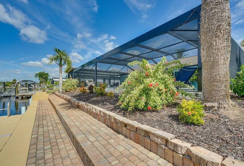 Swim, Fish & Boat: Beachy Home In Cape Coral!