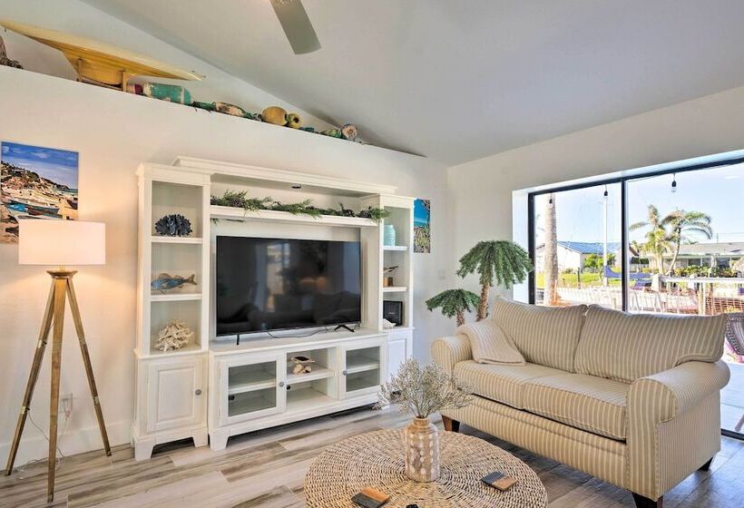 Swim, Fish & Boat: Beachy Home In Cape Coral!