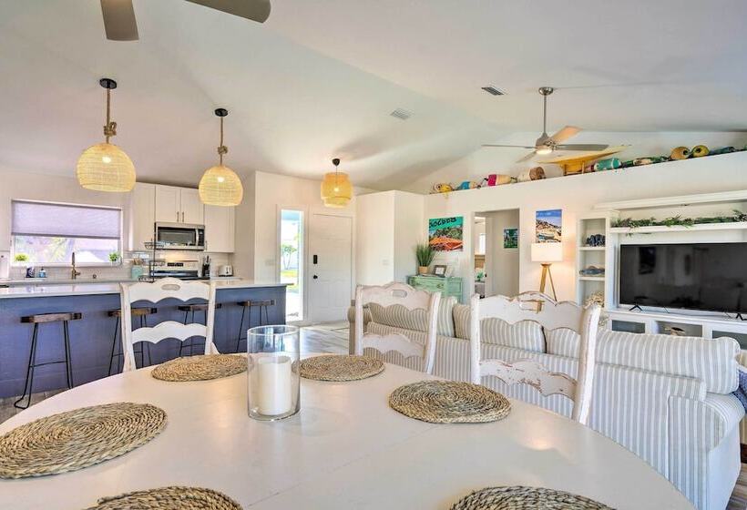 Swim, Fish & Boat: Beachy Home In Cape Coral!