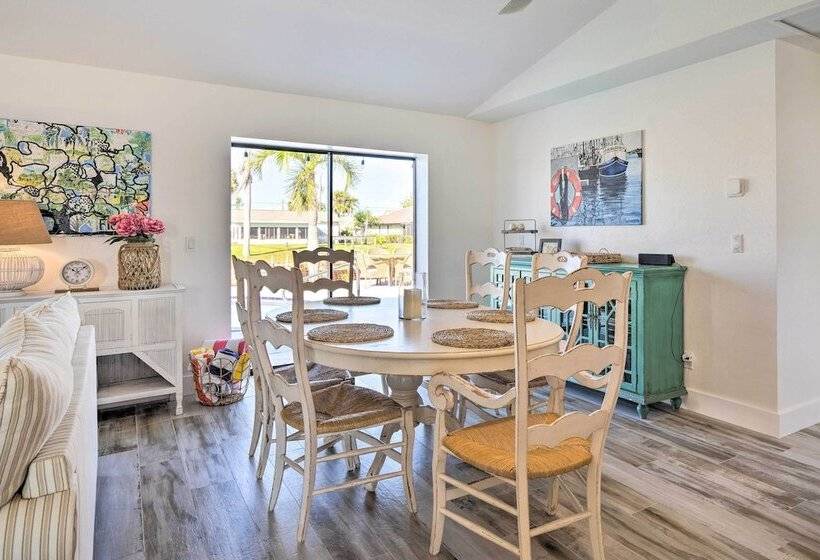 Swim, Fish & Boat: Beachy Home In Cape Coral!