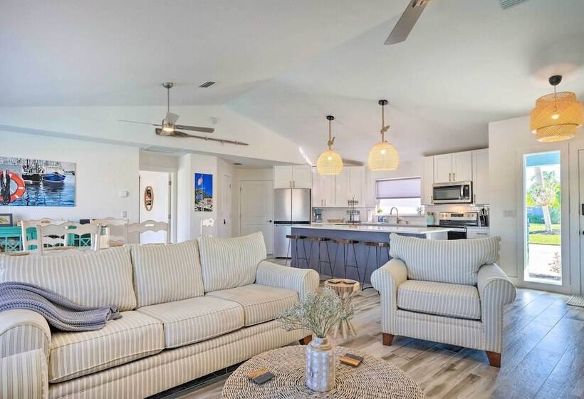 Swim, Fish & Boat: Beachy Home In Cape Coral!