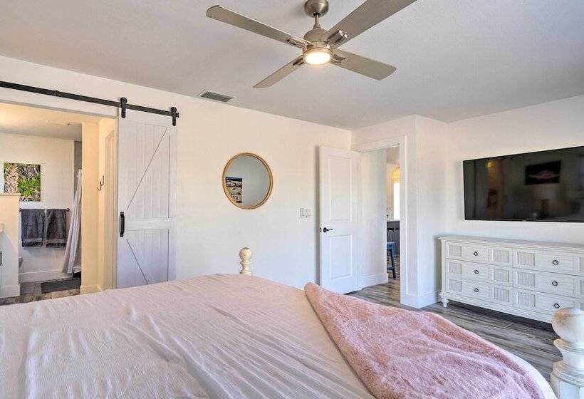 Swim, Fish & Boat: Beachy Home In Cape Coral!