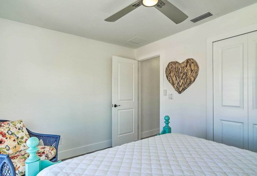 Swim, Fish & Boat: Beachy Home In Cape Coral!