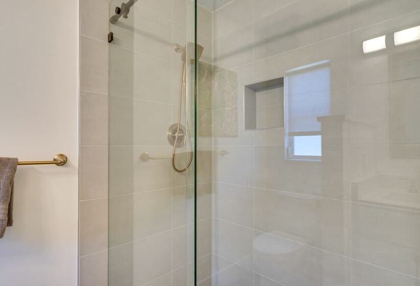 Swim, Fish & Boat: Beachy Home In Cape Coral!