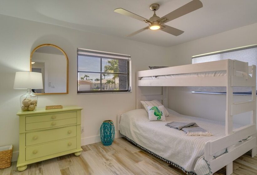 Swim, Fish & Boat: Beachy Home In Cape Coral!