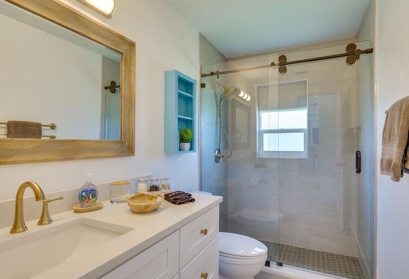 Swim, Fish & Boat: Beachy Home In Cape Coral!