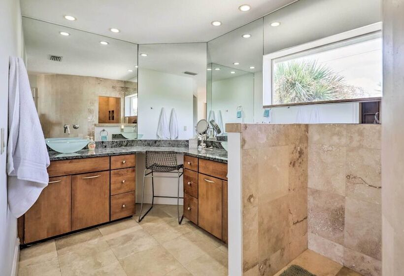 Coastal Retreat W/ Deck & Ponte Vedra Beach Access