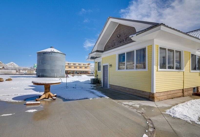 Beautiful Historic Home Near Bryce Canyon!