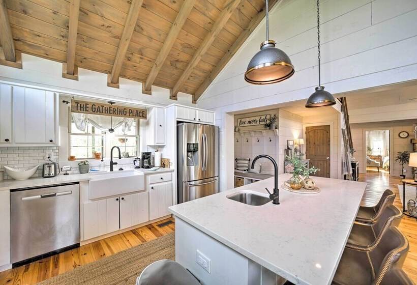Deck + Fire Pits: Lake Toxaway Getaway!