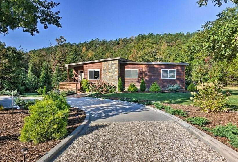 Beautiful Rutherfordton Retreat W/ Fire Pit!