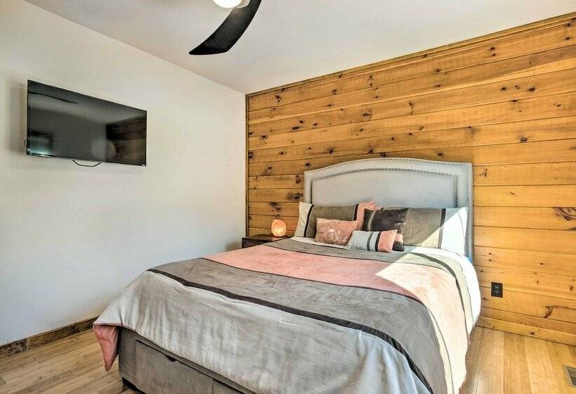 Beautiful Rutherfordton Retreat W/ Fire Pit!