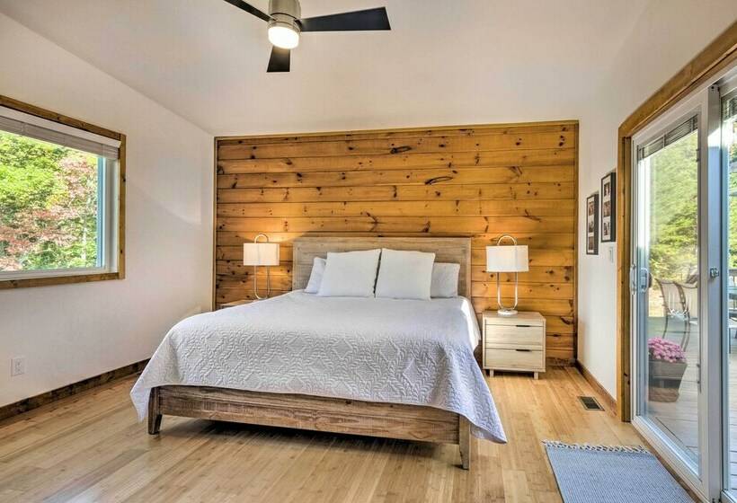 Beautiful Rutherfordton Retreat W/ Fire Pit!