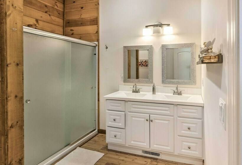 Beautiful Rutherfordton Retreat W/ Fire Pit!