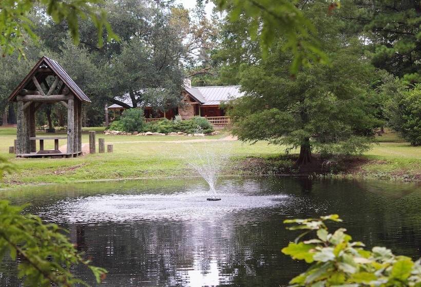 Beaver Creek Lodge    Huntington Home W/ Pond!