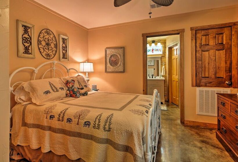 Beaver Creek Lodge    Huntington Home W/ Pond!