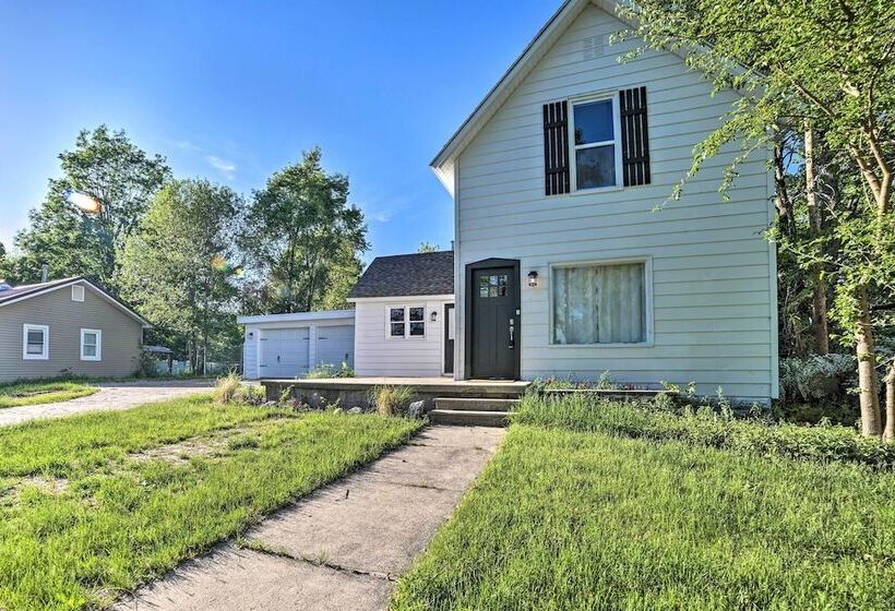 Bellaire Home W/ Yard ~ 4 Miles To Torch Lake