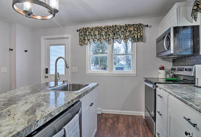 Bellaire Home W/ Yard ~ 4 Miles To Torch Lake