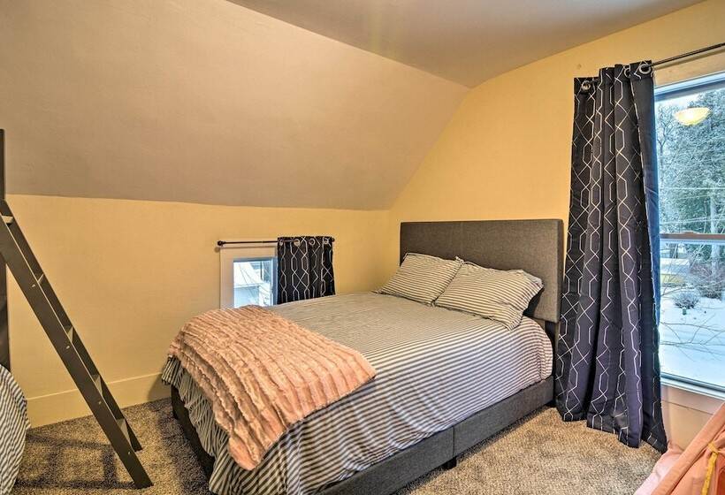 Bellaire Home W/ Yard ~ 4 Miles To Torch Lake