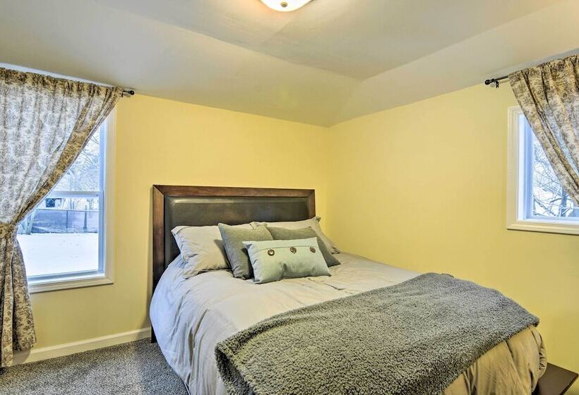 Bellaire Home W/ Yard ~ 4 Miles To Torch Lake