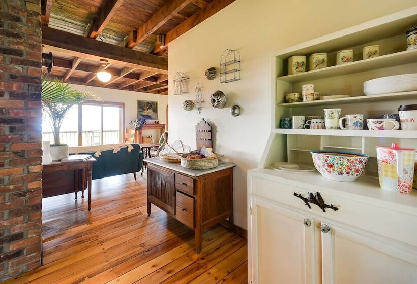 Breathtaking Mtn Views: Stylish Rustic Retreat!