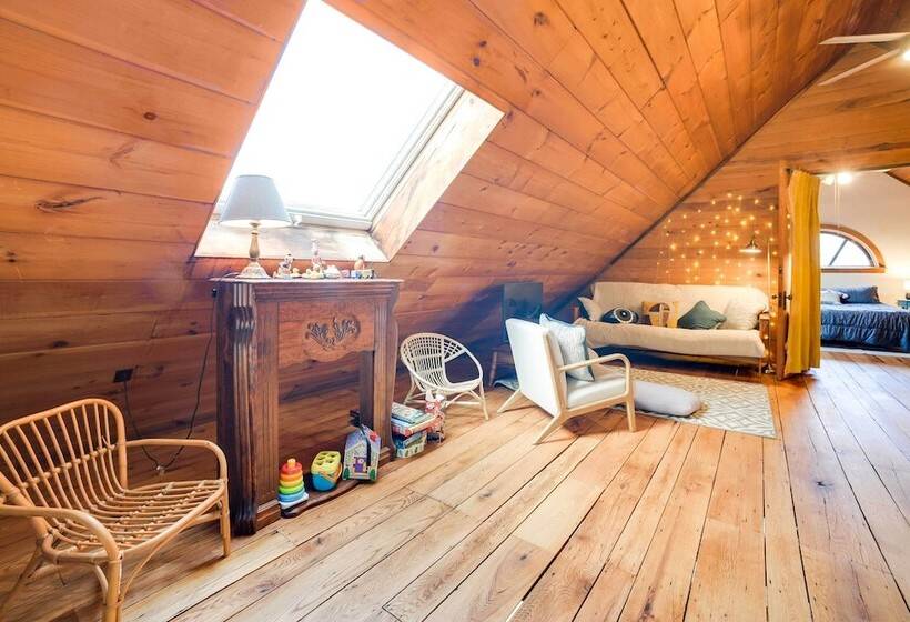 Breathtaking Mtn Views: Stylish Rustic Retreat!